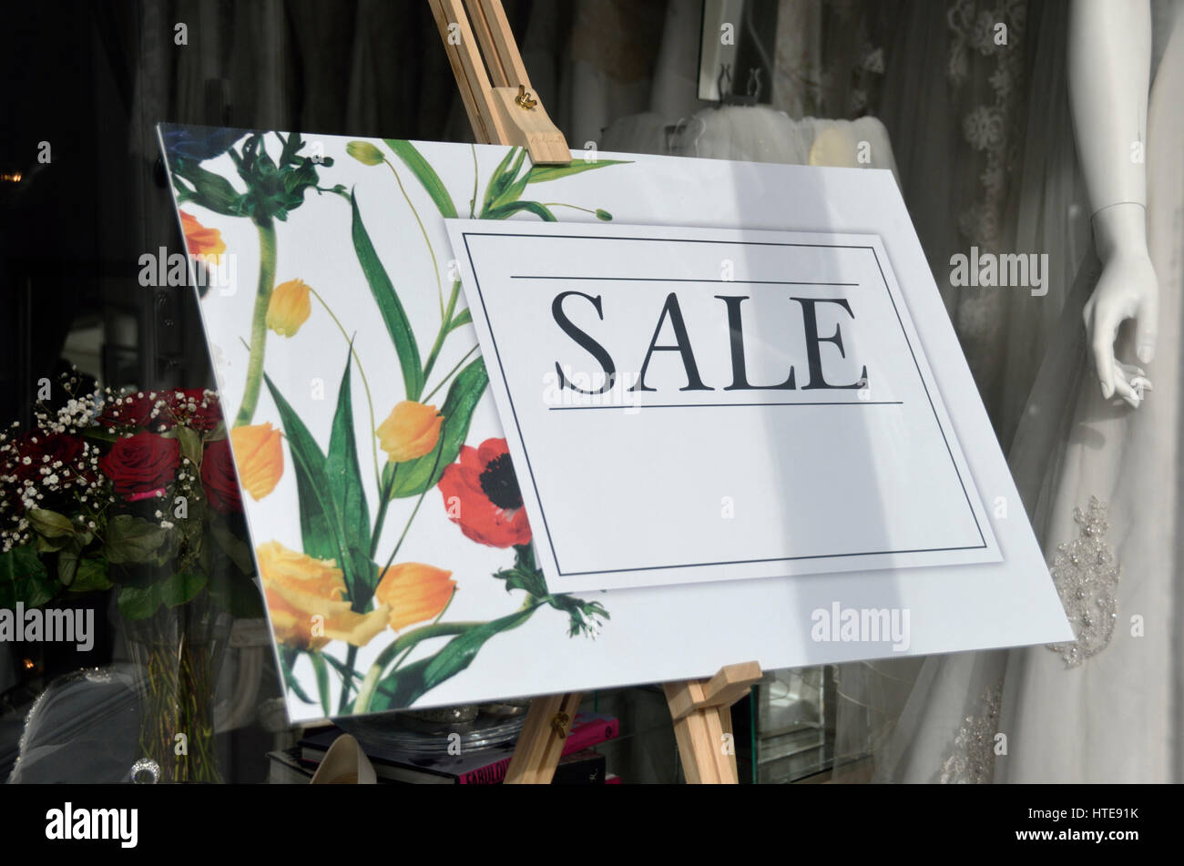 Verkauf anmelden, eine anspruchsvolle hochwertige UK Shop. Stockfoto