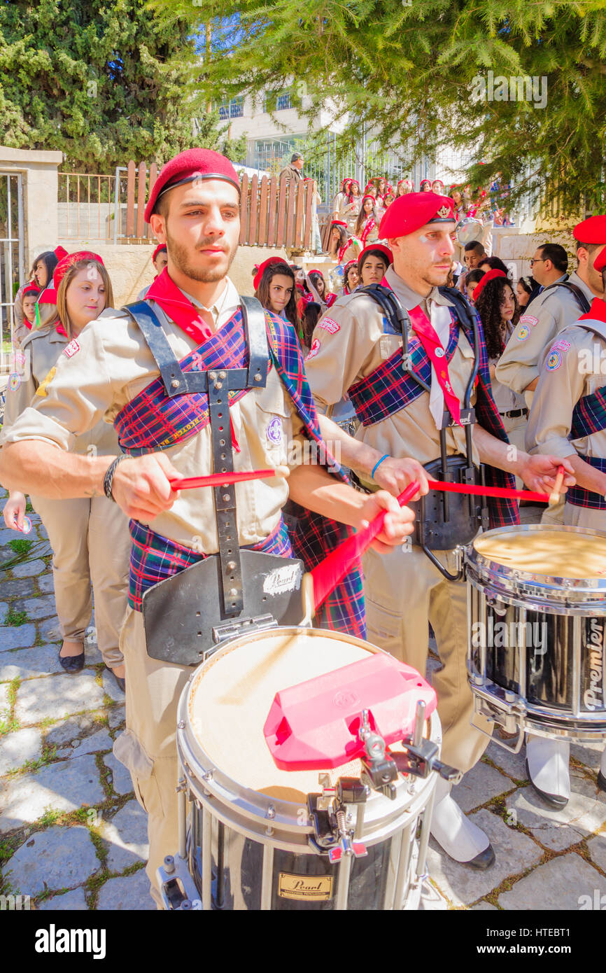 NAZARETH, ISRAEL - 5. April 2015: Eine Parade, Teil der orthodoxen Palmsonntag-Feier in der griechisch-orthodoxen Kirche der Verkündigung in Nazareth, ist Stockfoto