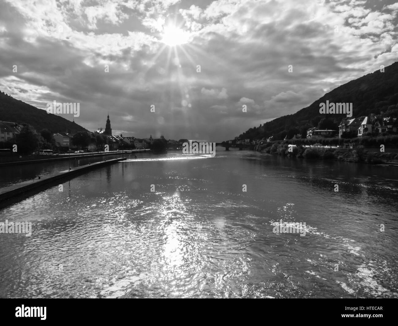 Neckar und der Stadt Heidelberg, monochromes Bild Stockfoto