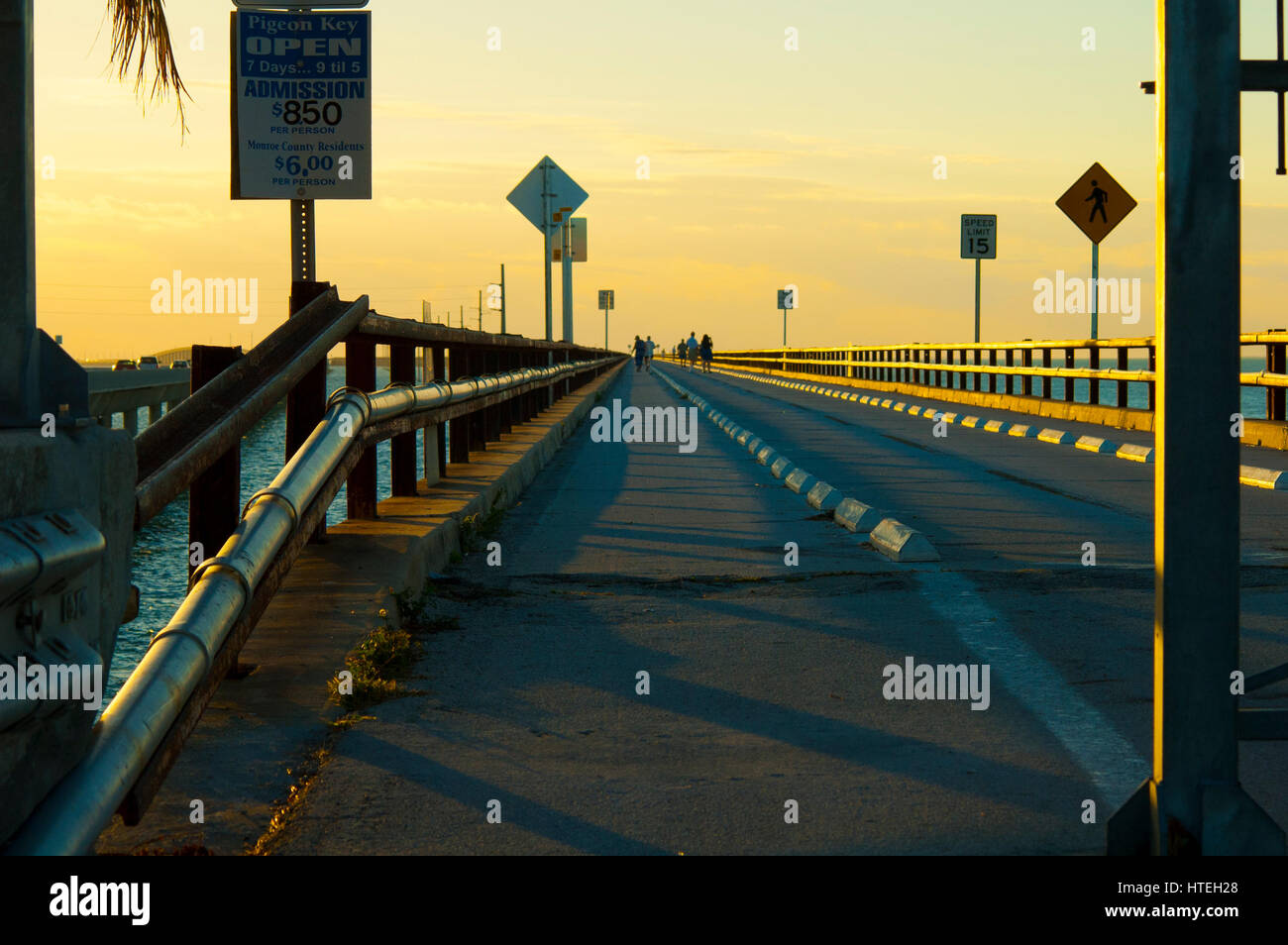 alte goldene Abendlicht Seven Mile Bridge Stockfoto