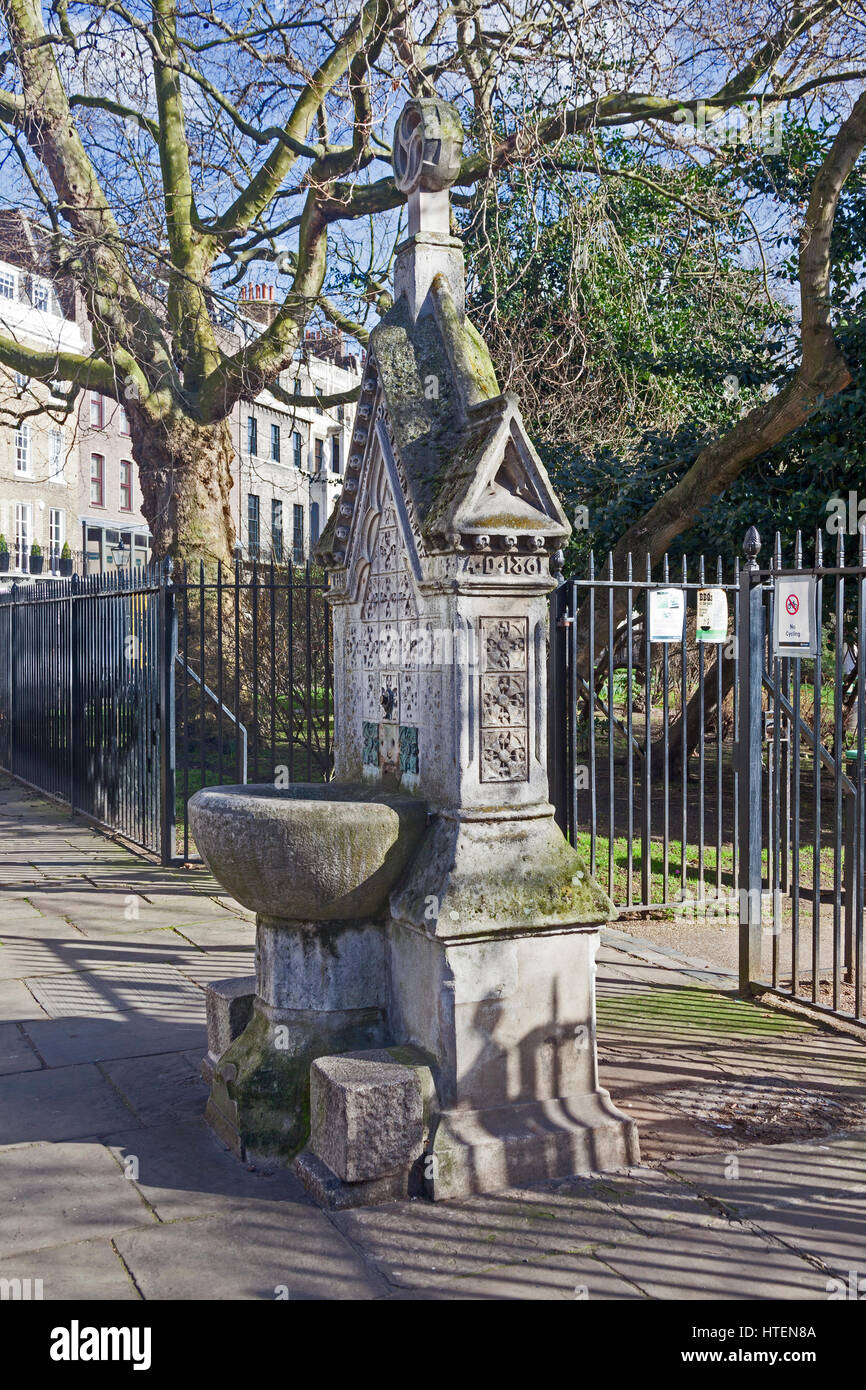London, Holborn datiert ein viktorianischen Trinkbrunnen 1861 am Lincoln es Inn Fields Stockfoto