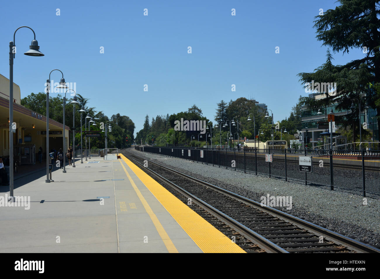 Caltrain Station, Palo Alto, Kalifornien, USA an einem Juni-Nachmittag Stockfoto
