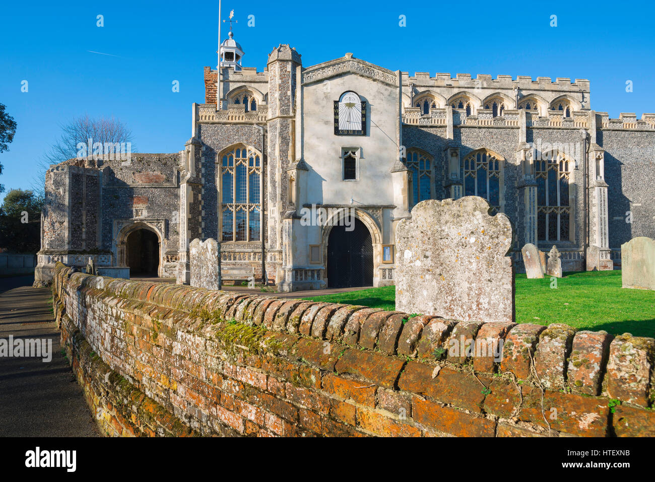 East Bergholt Suffolk, die Veranda und südlichen Wand der Kirche von St. Mary in Suffolk Dorf East Bergholt, England, UK Stockfoto