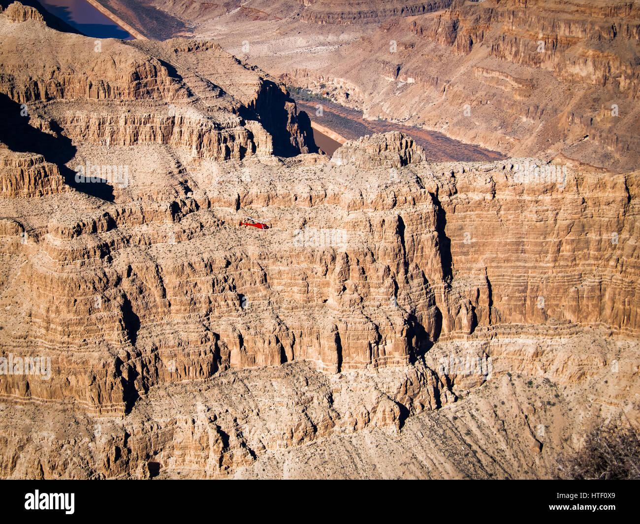 Hubschrauber fliegen über Grand Canyon West Rim - Arizona, USA Stockfoto