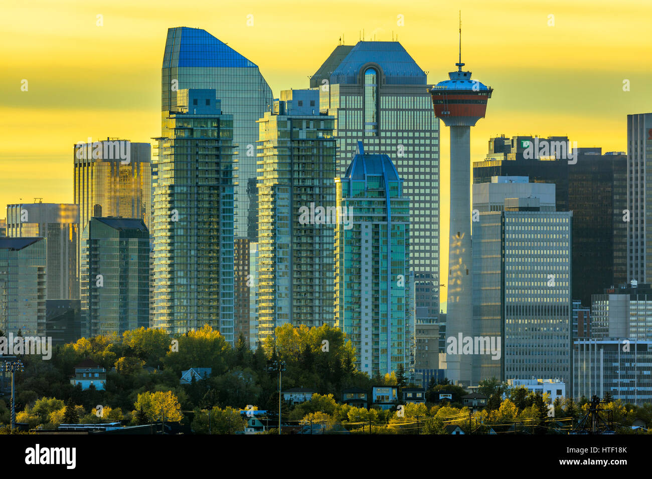 Die Innenstadt von Calgary Skyline in der Abenddämmerung, Alberta Stockfoto