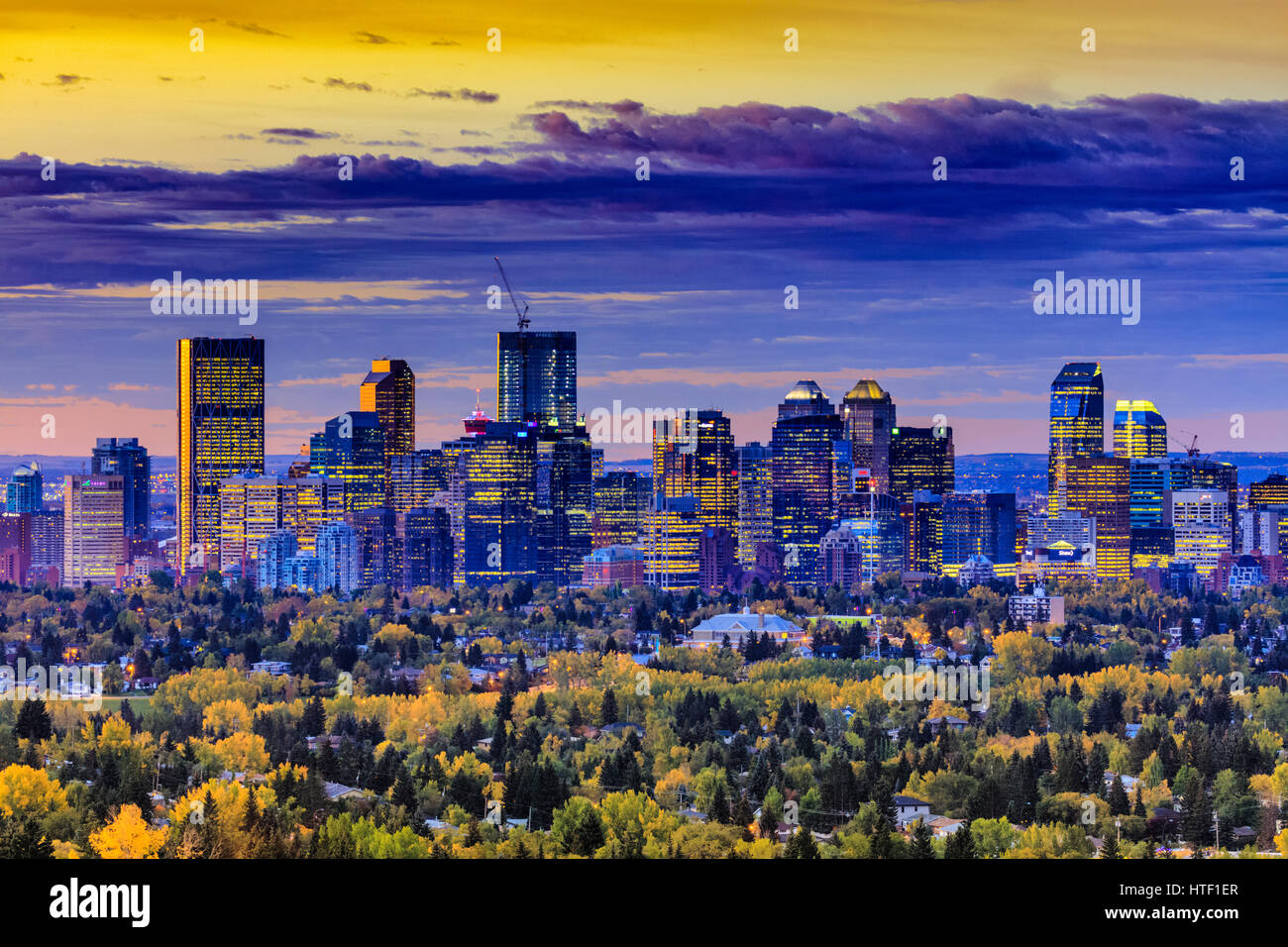 Skyline von Downtown Calgary bei Sonnenaufgang, Alberta Stockfoto