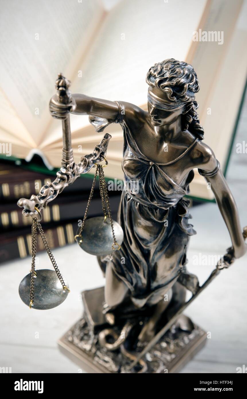 Begriff mit Themis, Symbol der Gerechtigkeit. Recht Gerechtigkeit Anwalt Themis Rechtsanwalt Skala rechtliche Buch Konzept Stockfoto