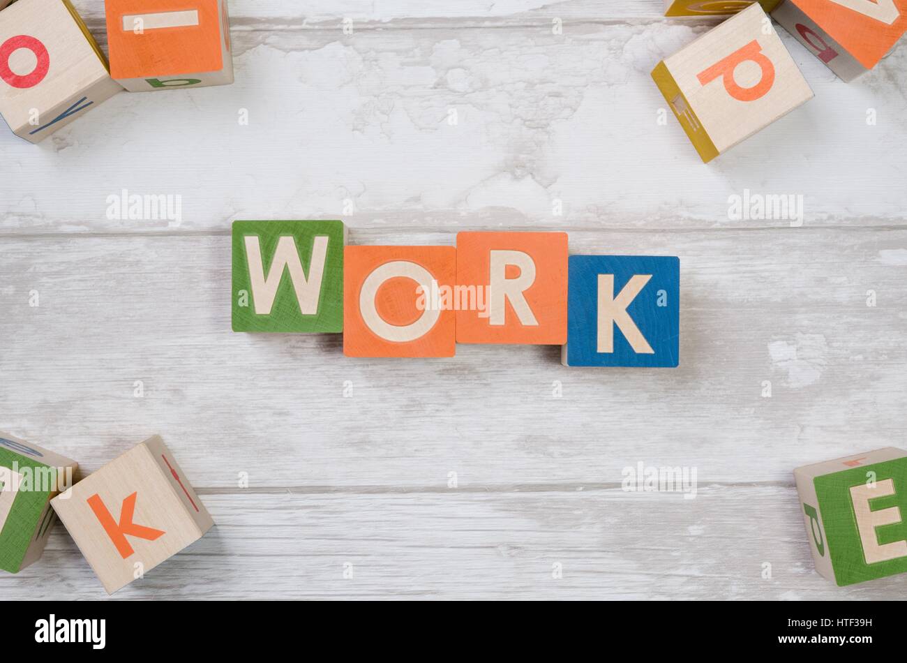 Wort mit bunten Blöcken zu arbeiten. Arbeit Job Geschäft Führung Wort Cube Block Draufsicht Stockfoto