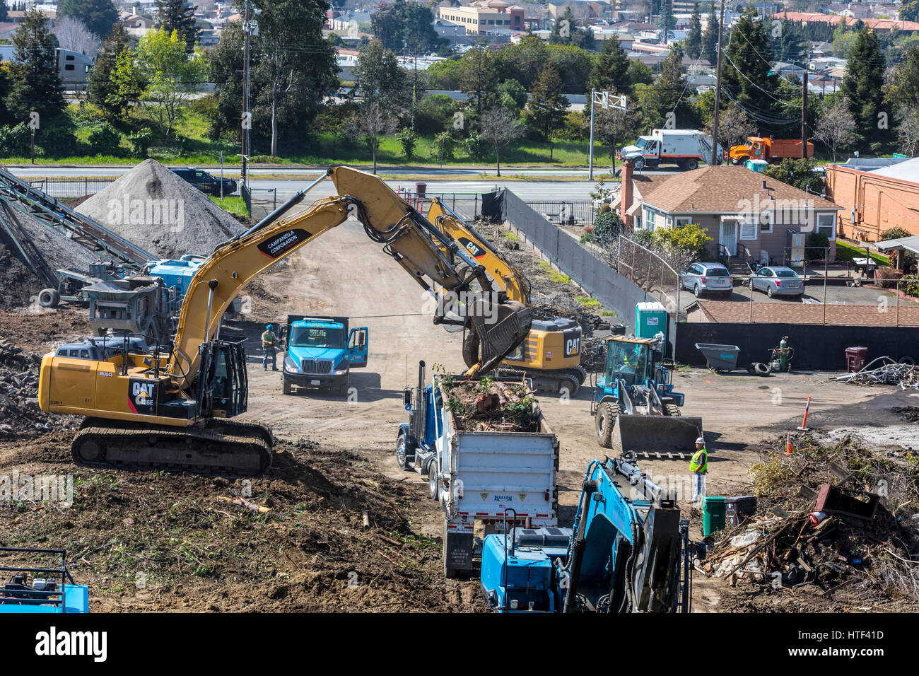Eine Kirche jetzt ein Haufen von Grund auf Beton werden ersetzt durch ein Apartment-Komplex.  San Leandro Kalifornien Stockfoto