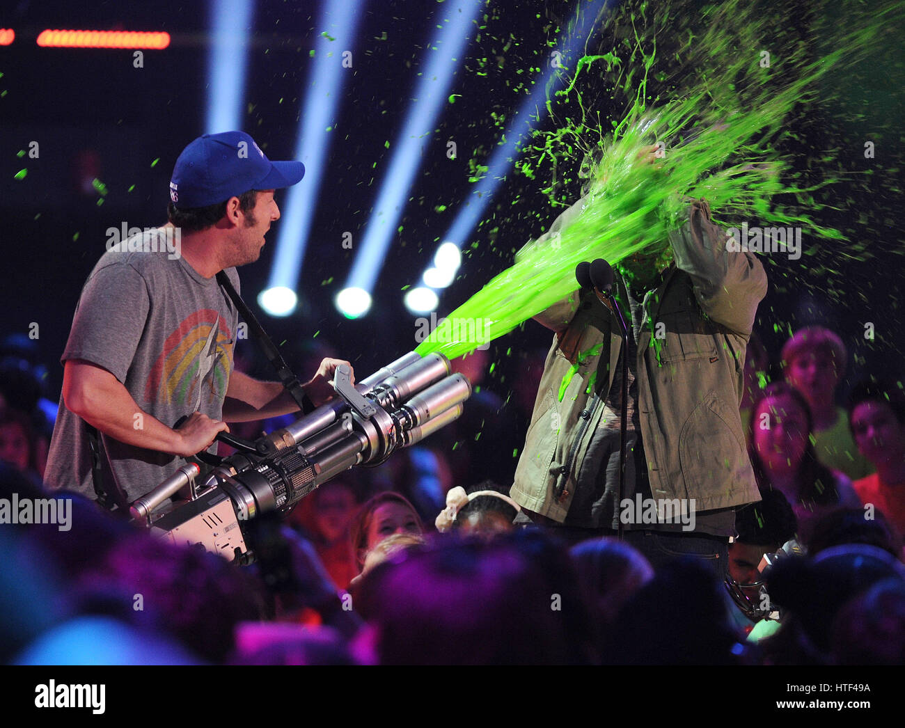 INGLEWOOD, CA - 28. März: Josh Gad und Adam Sandler erscheinen auf der 28. jährlichen Nickelodeon Kids Choice Awards auf dem Forum am 28. März 2015 in Inglewood, Kalifornien (Foto) Stockfoto