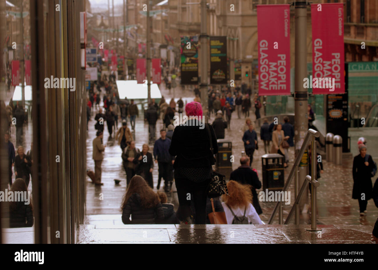Glasgow City Stadtbild Straßenszene Buchanan Street Shopping-Fans und Touristen Stockfoto
