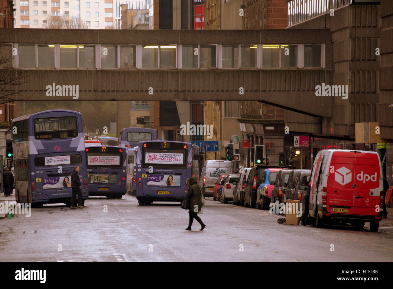 Glasgow City Stadtbild Straßenszene Busse und Fußgänger Stockfoto