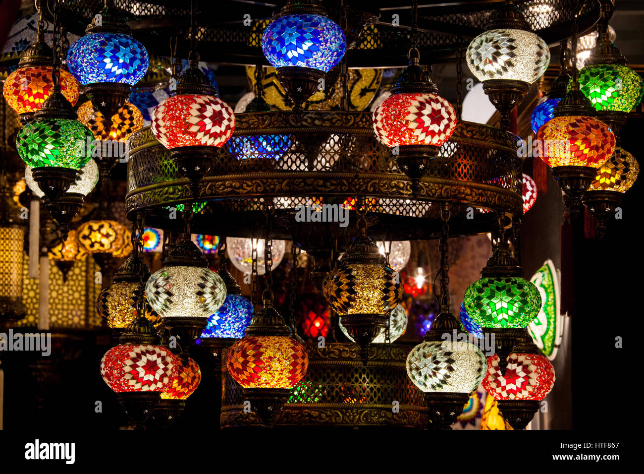 Türkische dekorative Lampen am großen Basar in Istanbul, Türkei Stockfoto