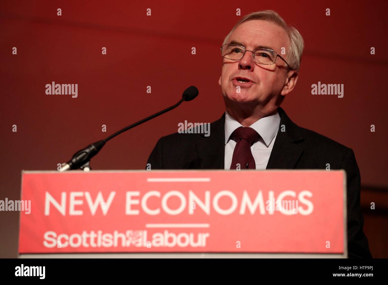 Schatten-Kanzler John McDonnell spricht bei der wirtschaftlichen Arbeitskonferenz im Glasgow. Stockfoto