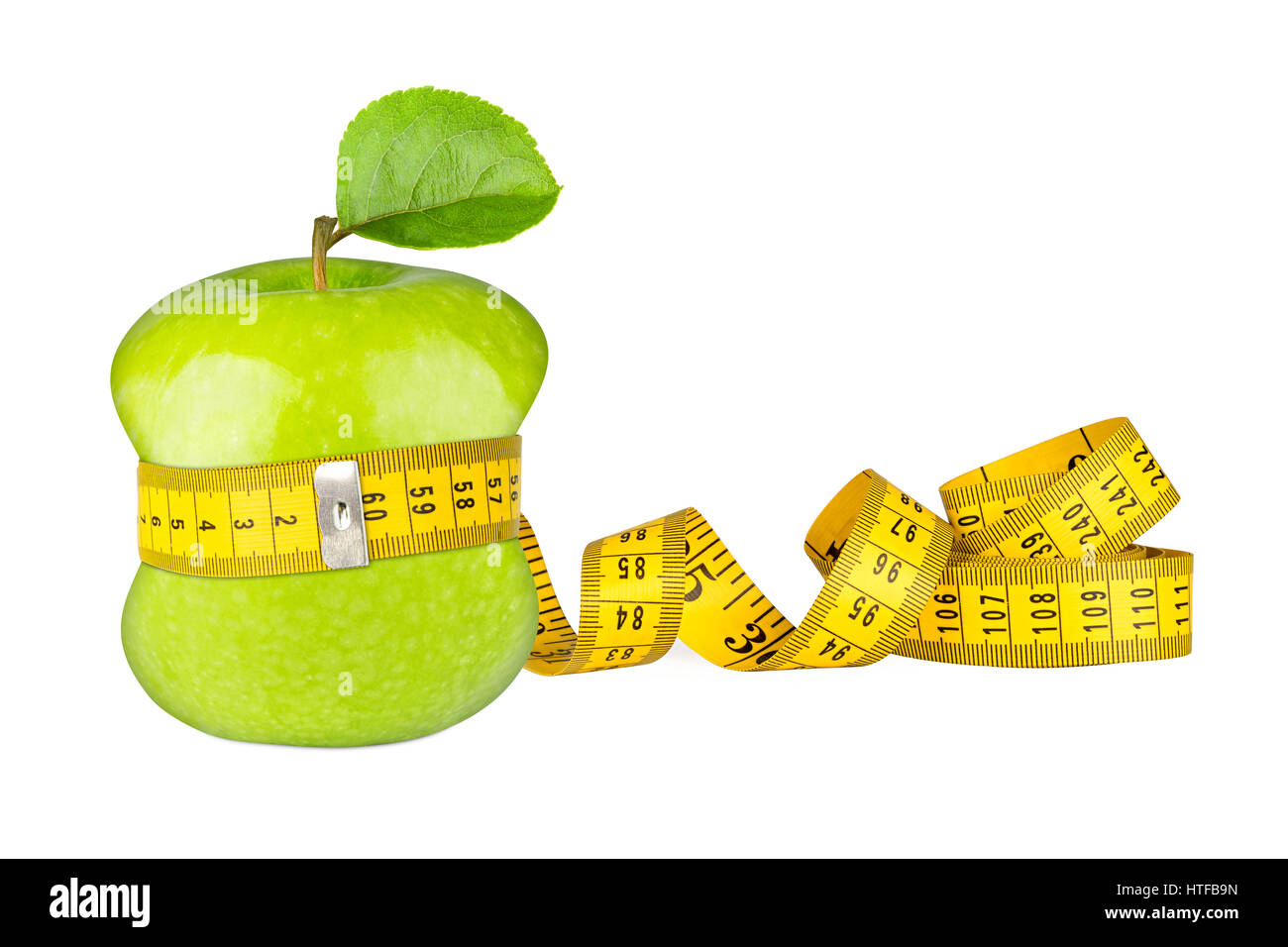 Grüner Apfel mit gelben Band Fitness Ernährung Konzept isoliert weißen Hintergrund wird gemessen Stockfoto