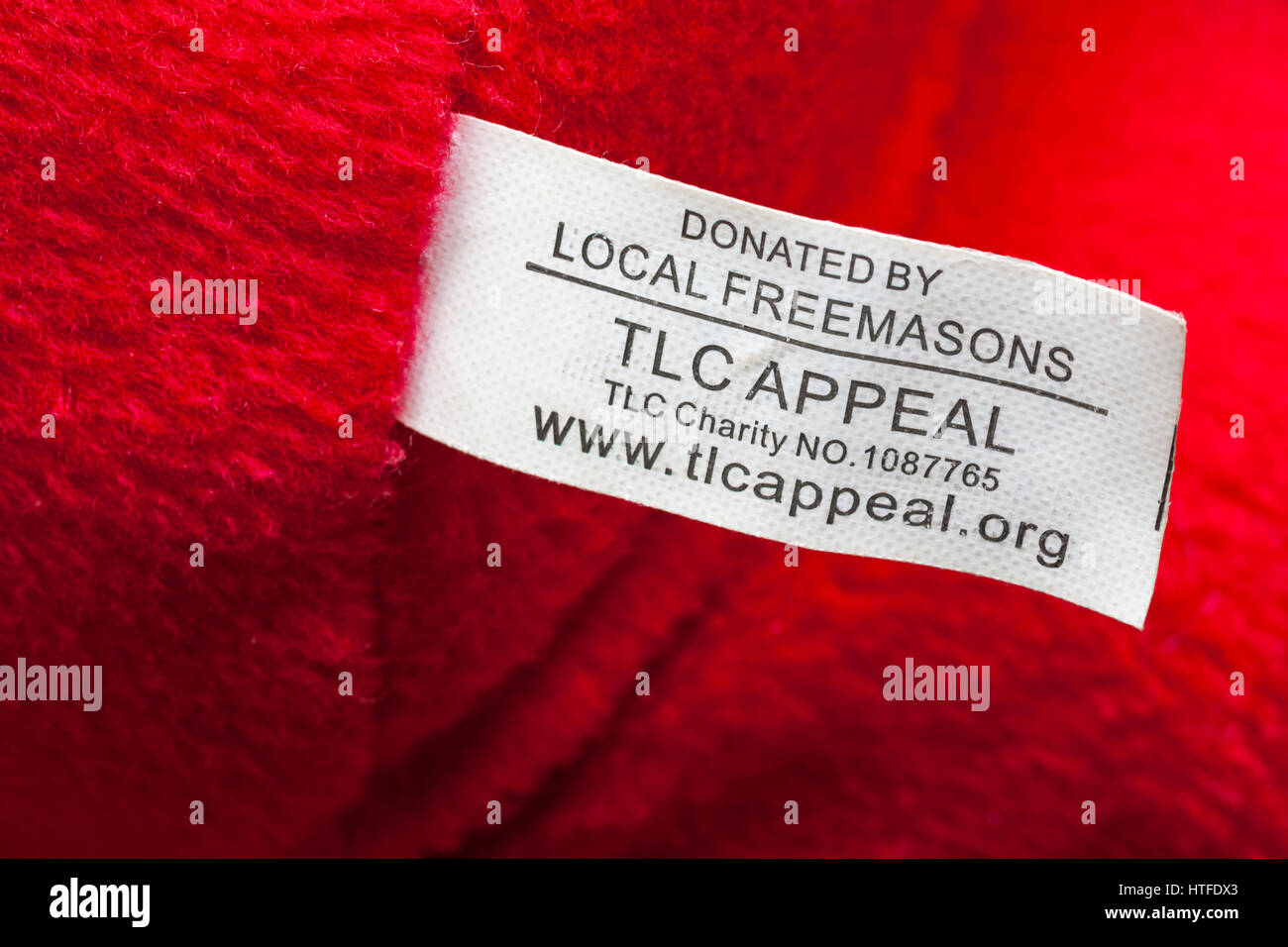 Gestiftet von lokalen Freimaurer TLC Appell (Teddys für liebevolle Pflege) Label auf weichen Kuscheltier Stockfoto