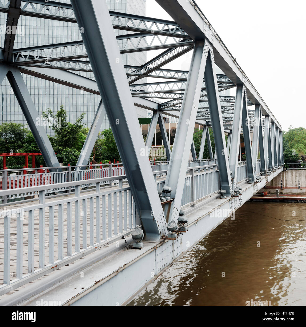 Mit Sitz in Shanghai, vor hundert Jahren die Stahlbrücke. Stockfoto