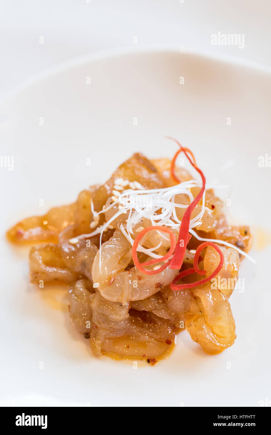 Chinesische Meeresfrüchte Quallen würziger Salat - chinesische Groumet Küche Stockfoto