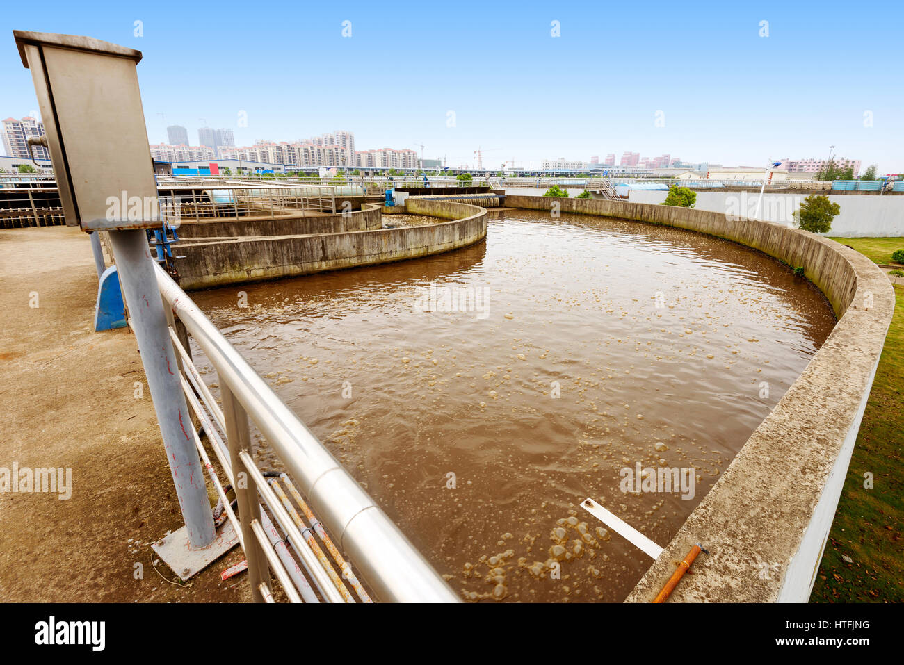 Abwasser Behandlung Pflanze Abwasserbehandlung Teich. Stockfoto