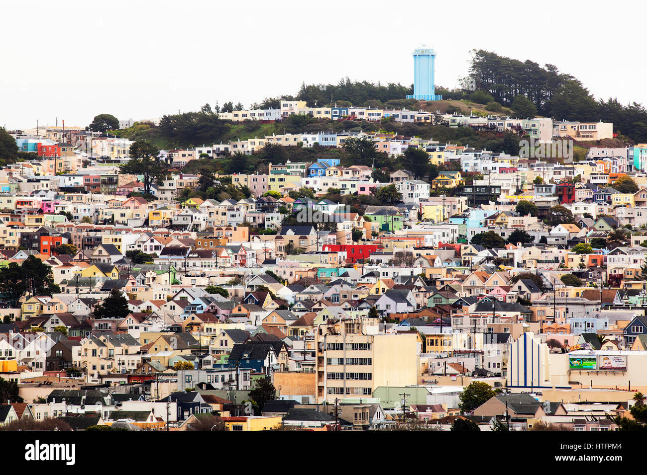 Hang mit Häusern in einem Viertel von San Francisco überfüllt. Stockfoto