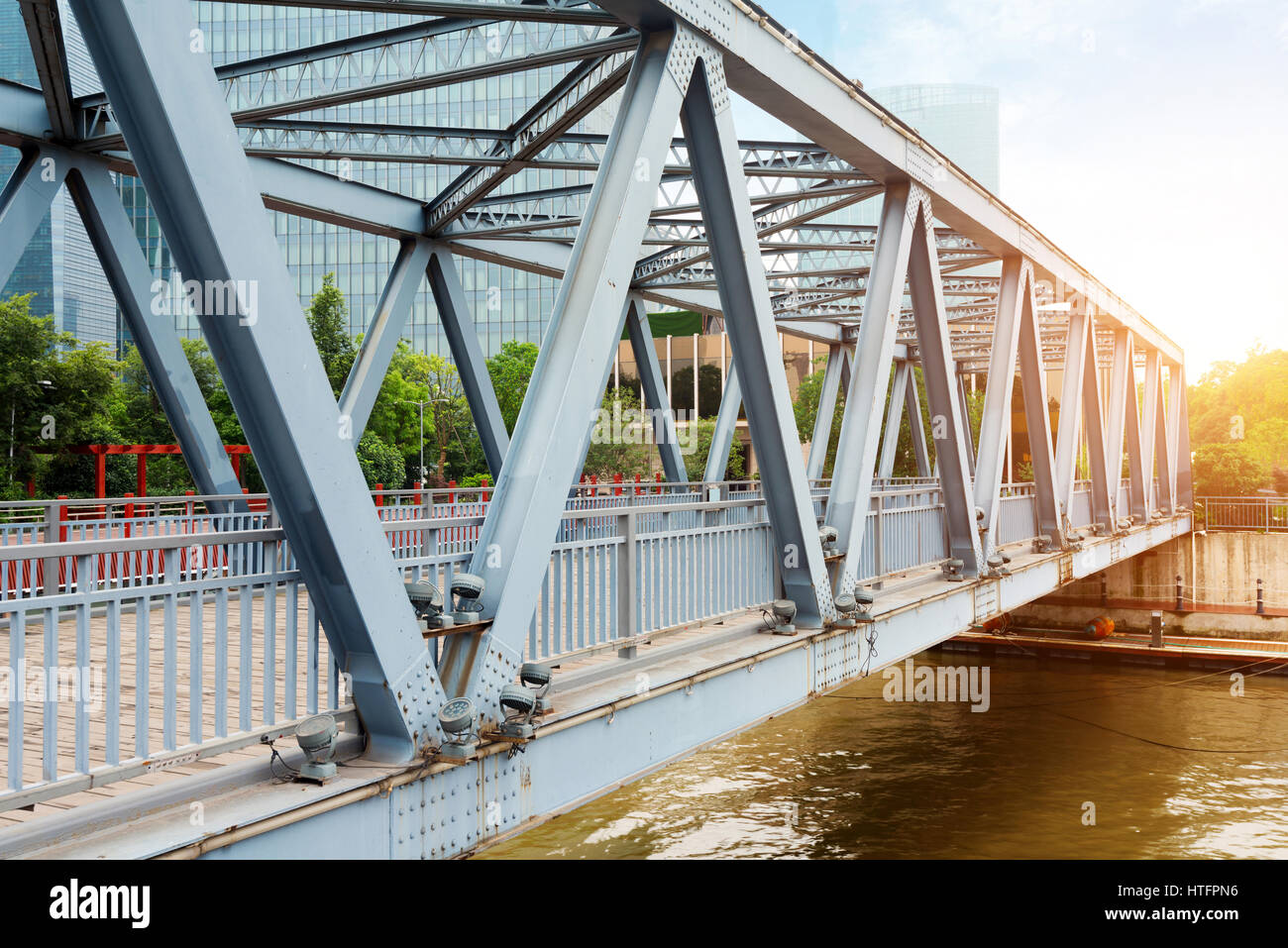 Mit Sitz in Shanghai, vor hundert Jahren die Stahlbrücke. Stockfoto