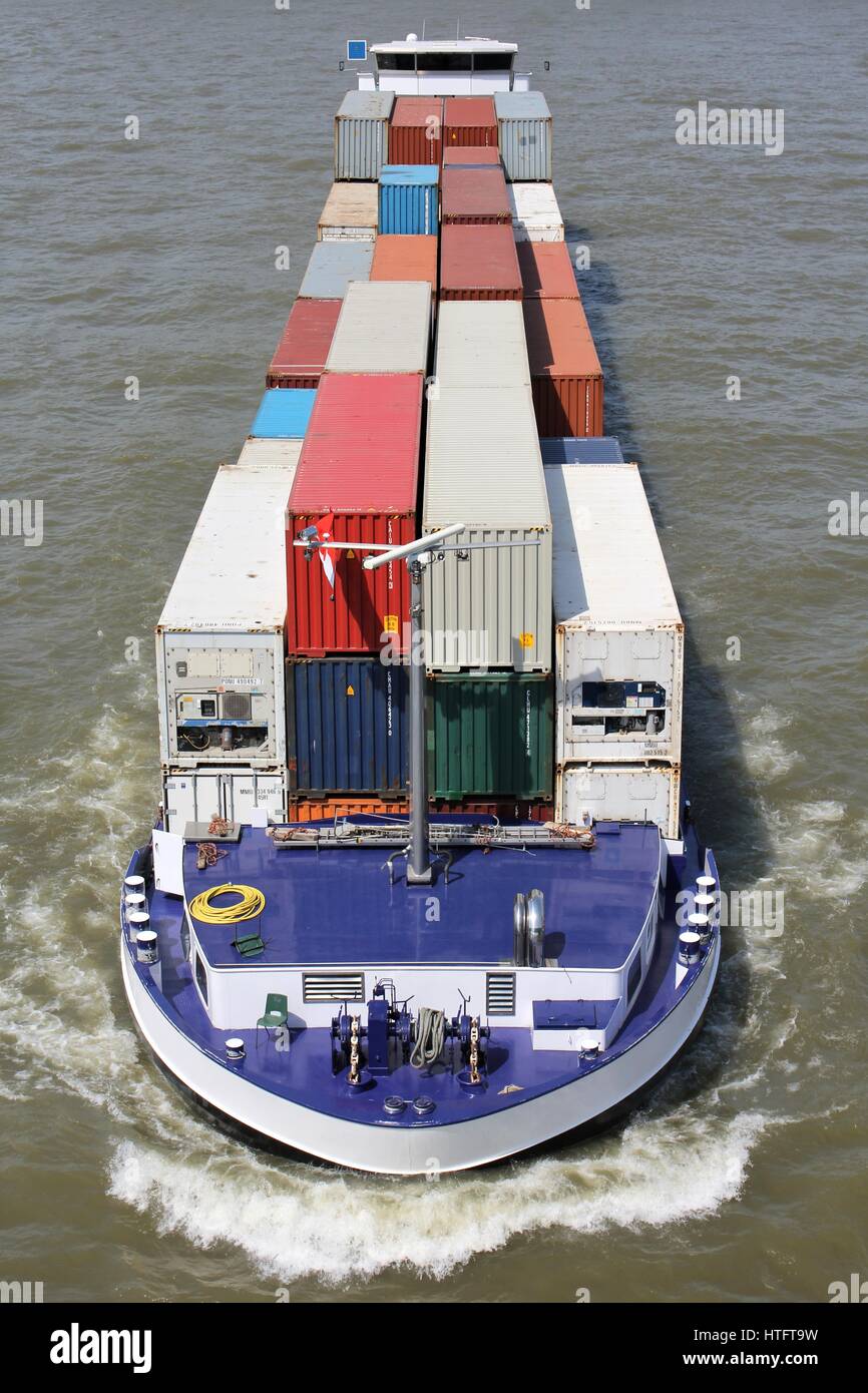im Landesinneren Containerschiff Schifffahrt auf dem Rhein Stockfoto