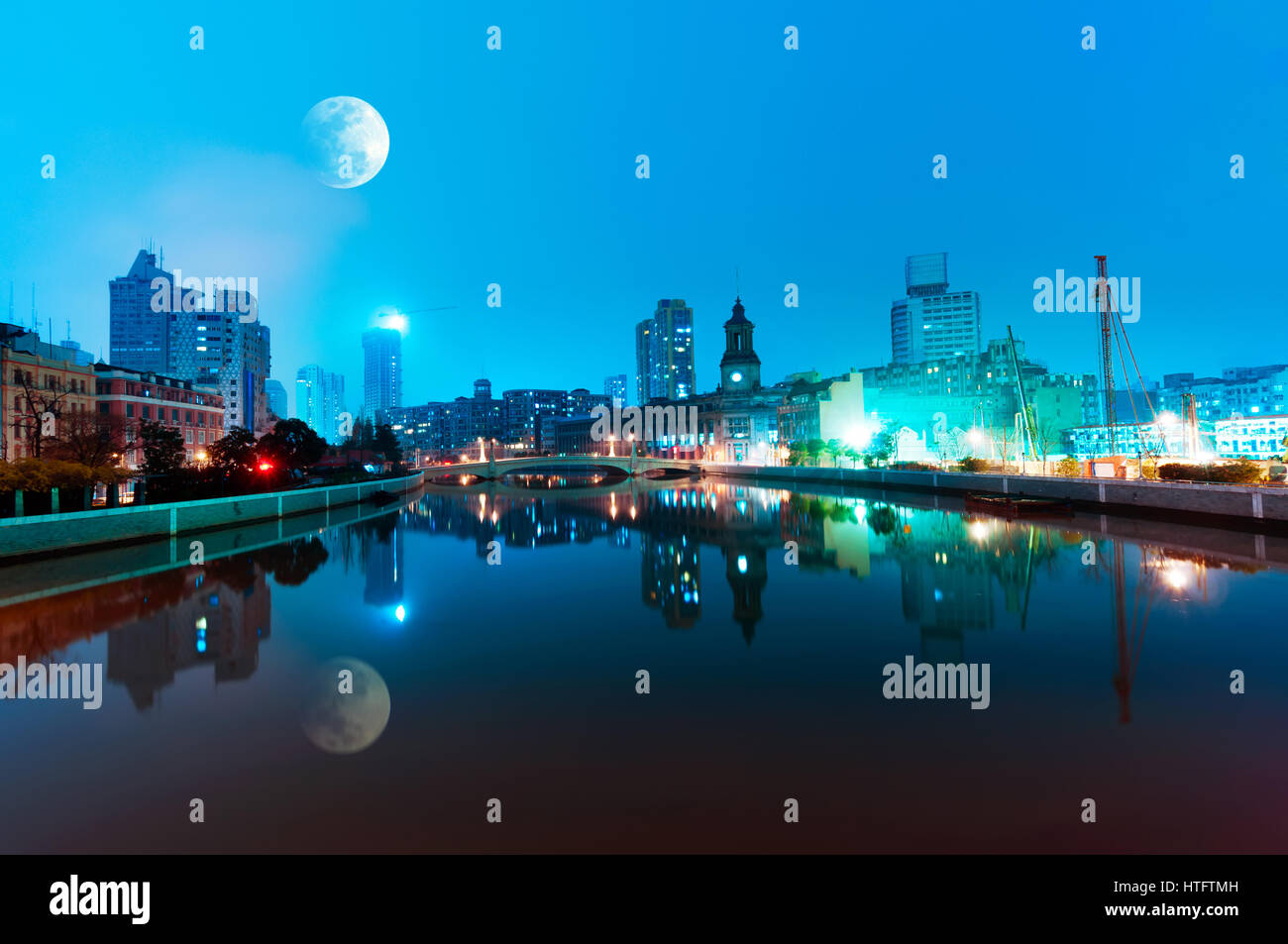Shanghai Nacht Blick auf die Altstadt und Suzhou Creek Stockfoto