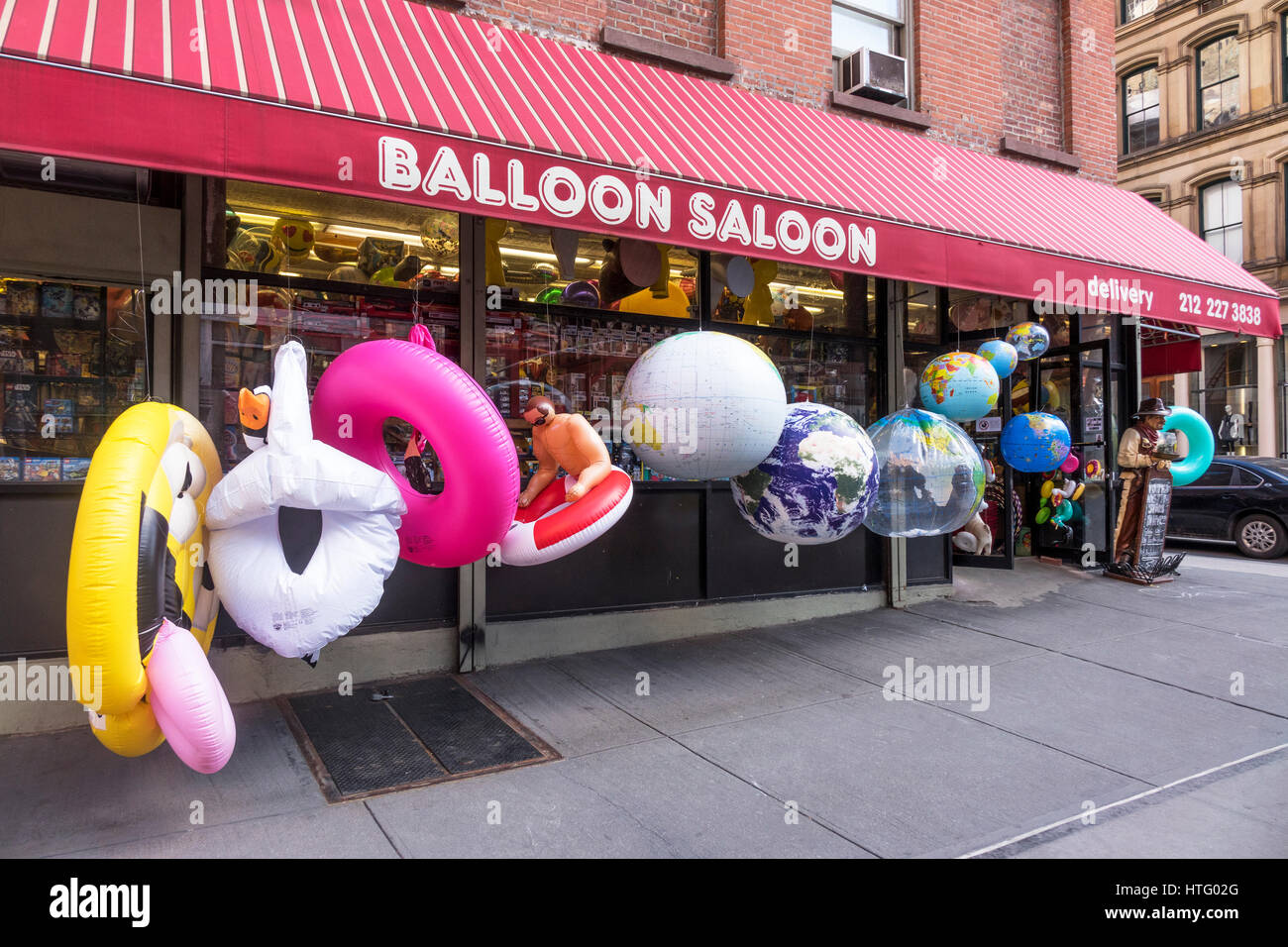 Ballon-Salon und ein Design Ballon Spielzeug speichern in Lower Manhattan Stockfoto