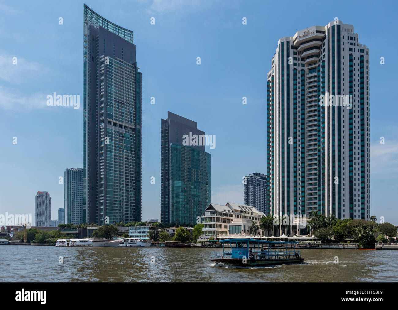 Ausflugsboote am River in Bangkok Thailand Stockfoto