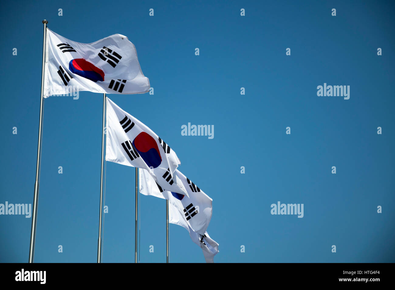 die koreanische nationale Flaggen sind im Wind flattern. Stockfoto