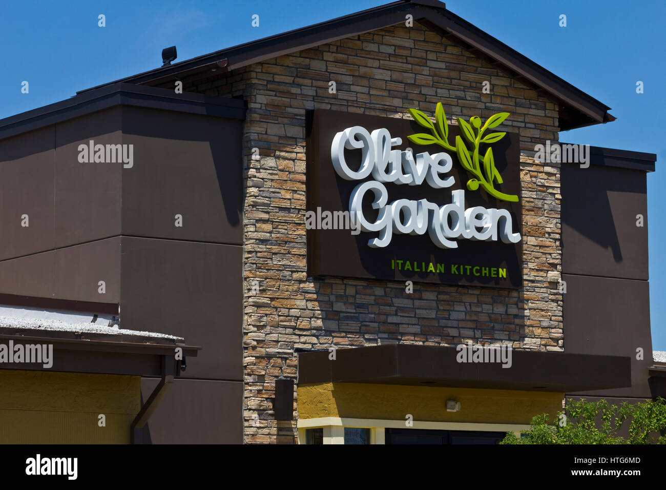 Indianapolis - ca. Juni 2016: Olive Garden Italian Restaurant. Olive Garden ist eine Abteilung der Darden Restaurants III Stockfoto