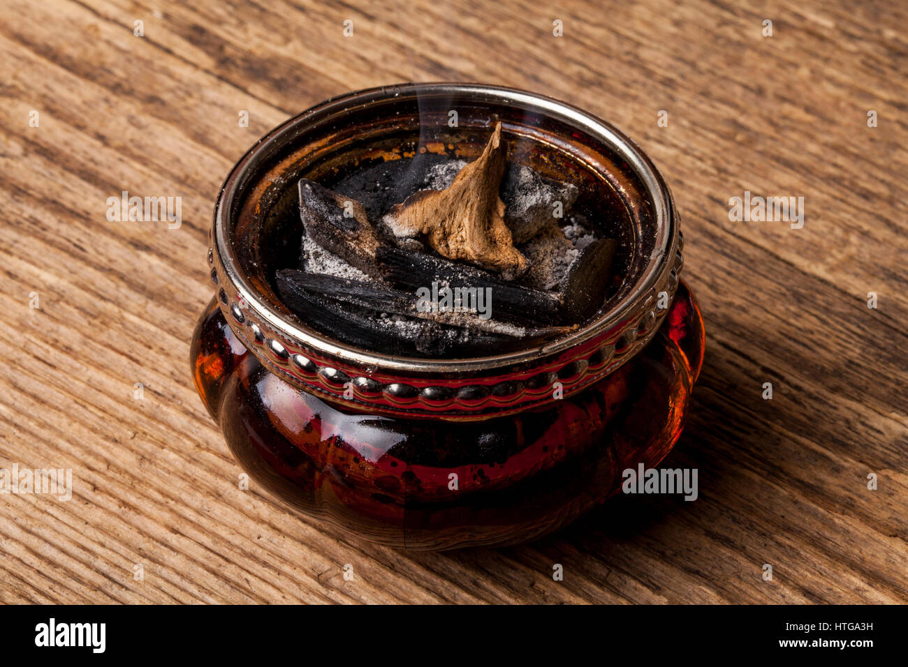 Adlerholz, auch genannt Aloeholz Weihrauch chips Stockfoto