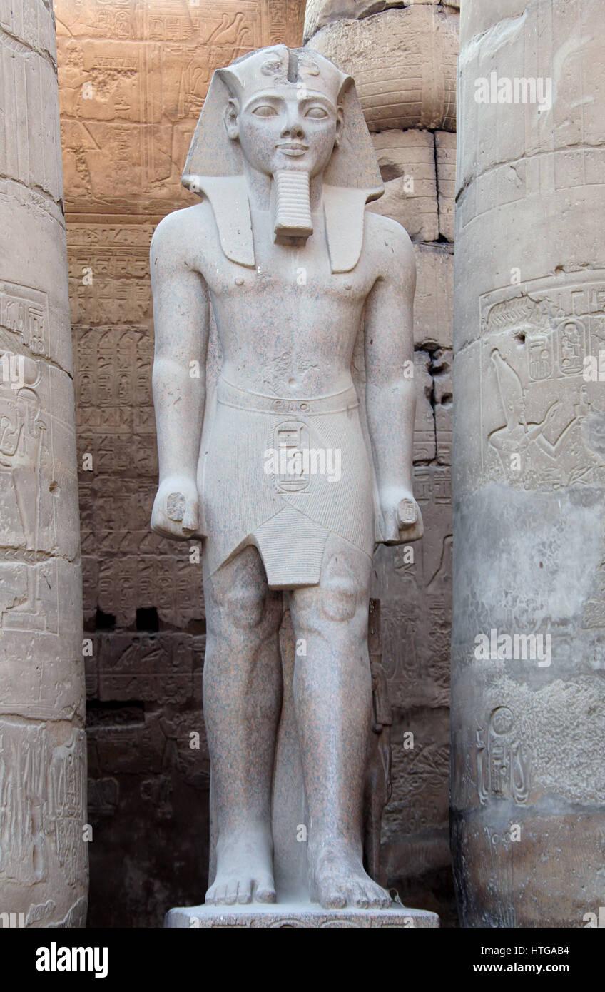 Statue von Ramses ll im Luxor-Tempel Stockfoto