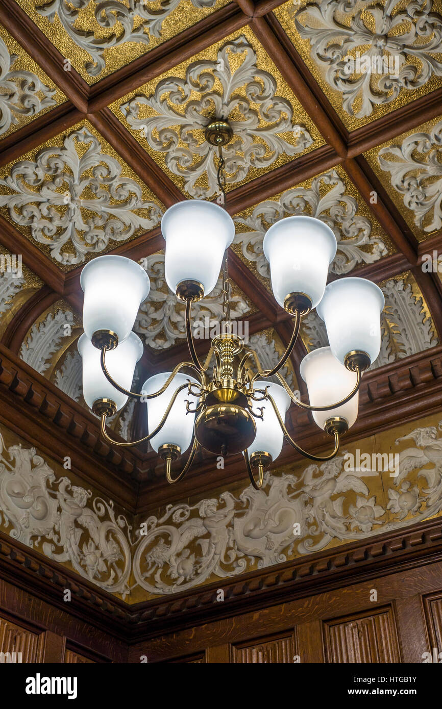Detail der leichten Montage und reich verzierte Decke The Ballroom The Mansion Bletchley Park Weltkrieg zwei Code brechen Zentrum Buckinghamshire UK Stockfoto