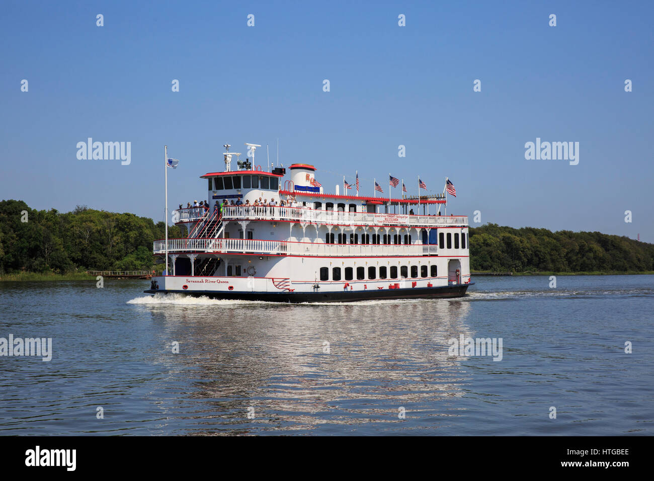 River Queen Restaurant-Boot entlang des Savannah River. Stockfoto