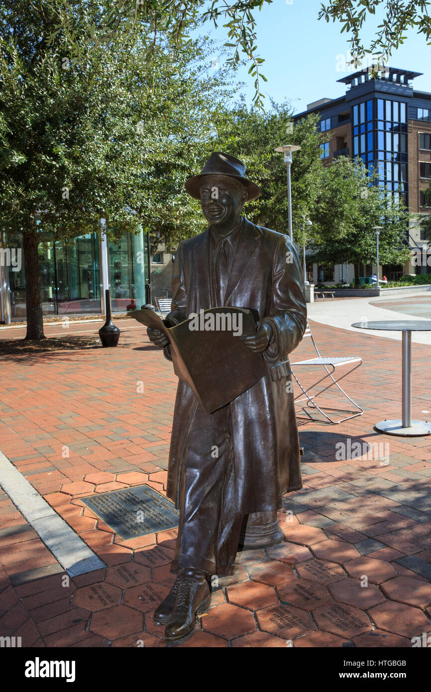 Statue von Johnny Mercer in Ellis Square, Innenstadt von Savannah Georgia. Stockfoto