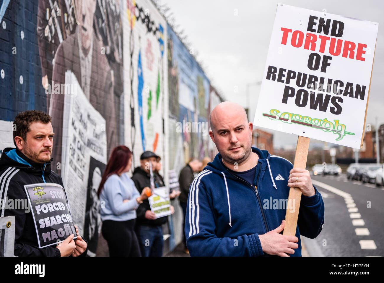 Belfast, Nordirland. 11 Mar 2017 - irisch republikanischen Gefangenen Welfare Association (IRPWA) halten einen Protest der Behandlung der republikanischen Gefangenen im Gefängnis Maghaberry HMP zu markieren. Stockfoto