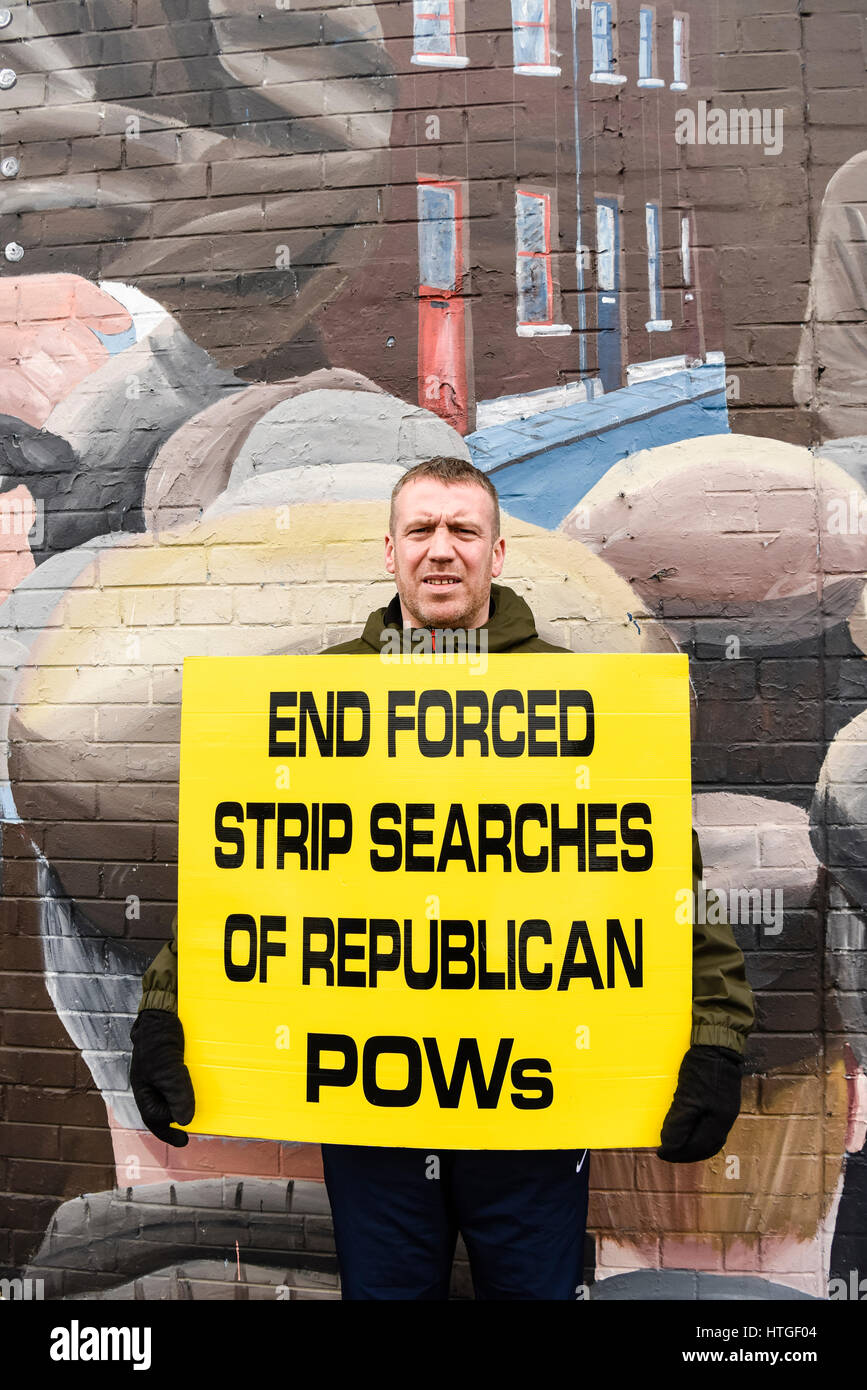 Belfast, Nordirland. 11 Mar 2017 - irisch republikanischen Gefangenen Welfare Association (IRPWA) halten einen Protest der Behandlung der republikanischen Gefangenen im Gefängnis Maghaberry HMP zu markieren. Stockfoto