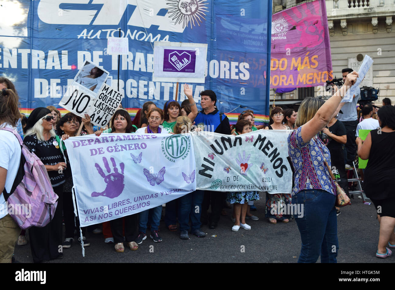 Buenos Aires, Argentinien - 8. März 2017: Demonstrationen während einer Protest-Conmemorating dem internationalen Frauentag am 8. März 2017 in Buenos Aires, Argentinien. Stockfoto