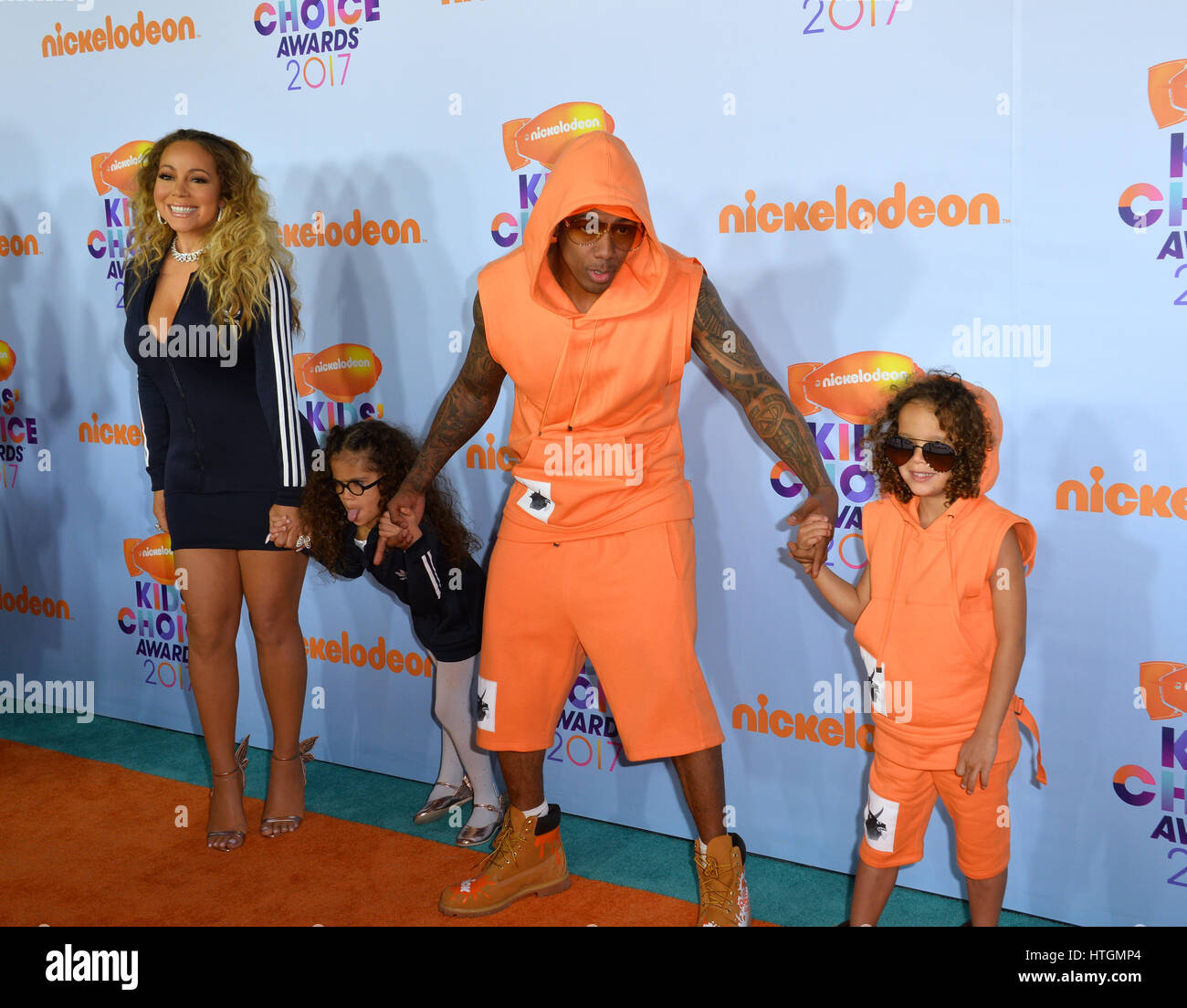 Los Angeles, USA. 11. März 2017. LOS ANGELES, CA. 11. März 2017: Sängerin Mariah Carey & Ehemann Nick Cannon & Kinder bei Nickelodeon 2017 Kids' Choice Awards an der USC Galen Center, Los Angeles Bildnachweis: Sarah Stewart/Alamy Live News Stockfoto