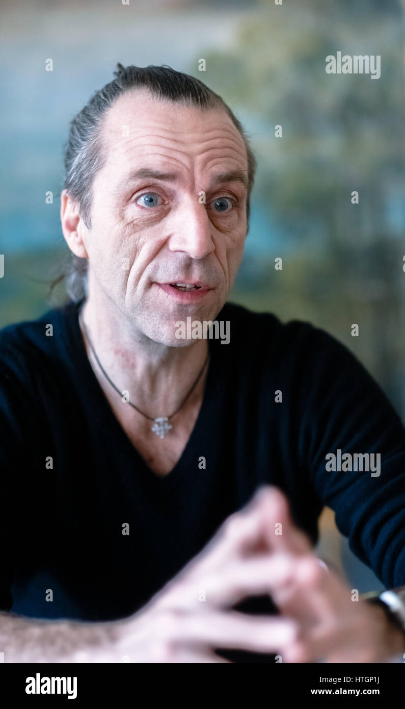 Lübeck, Deutschland. 13. März 2017. Der Schweizer Regisseur Tom Ryser ...