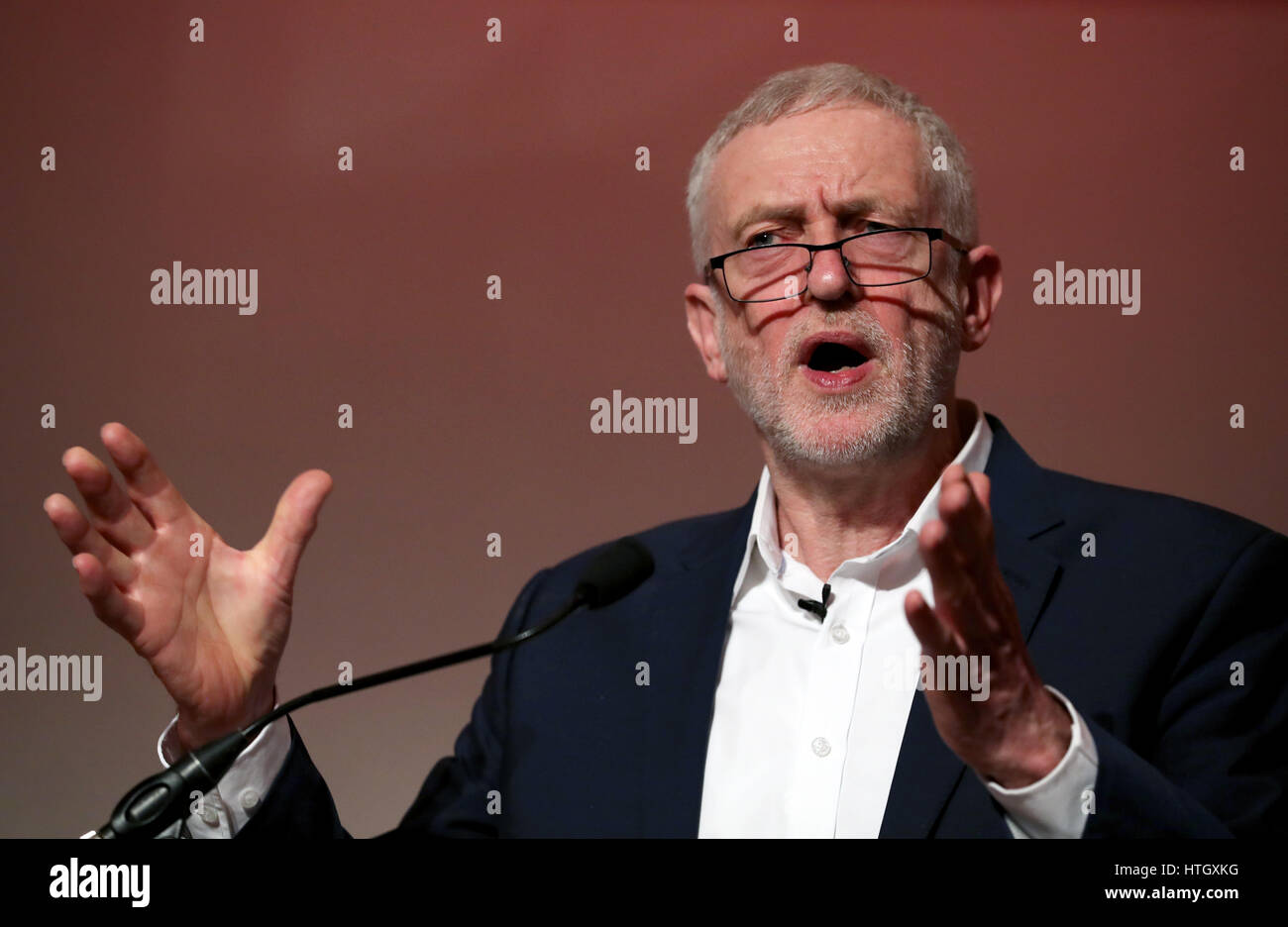 Labour Partei Führer Jeremy Corbyn anlässlich Labours Wirtschaftskonferenz in Glasgow Royal Concert Hall. Stockfoto