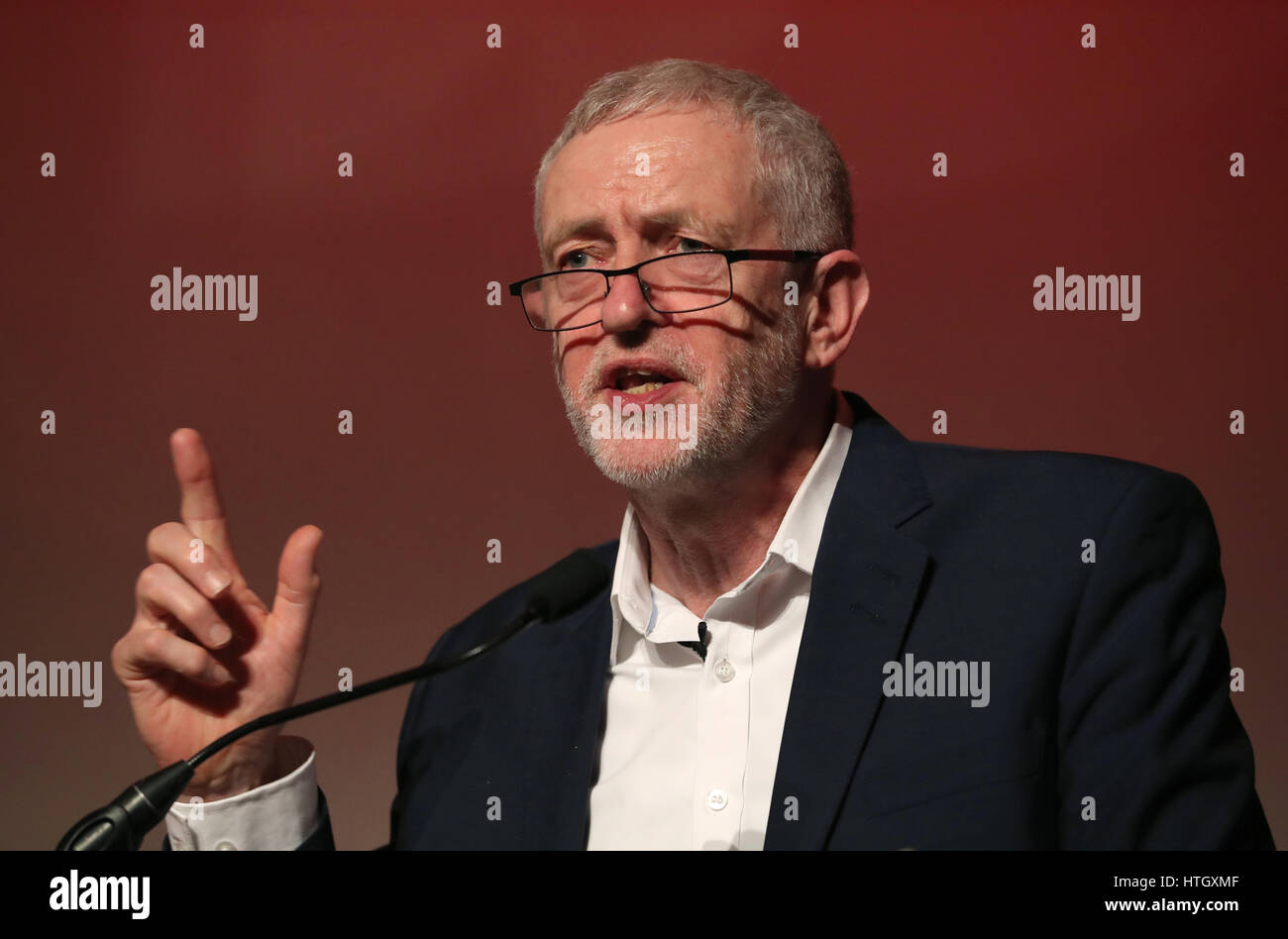 Labour Partei Führer Jeremy Corbyn anlässlich Labours Wirtschaftskonferenz in Glasgow Royal Concert Hall. Stockfoto