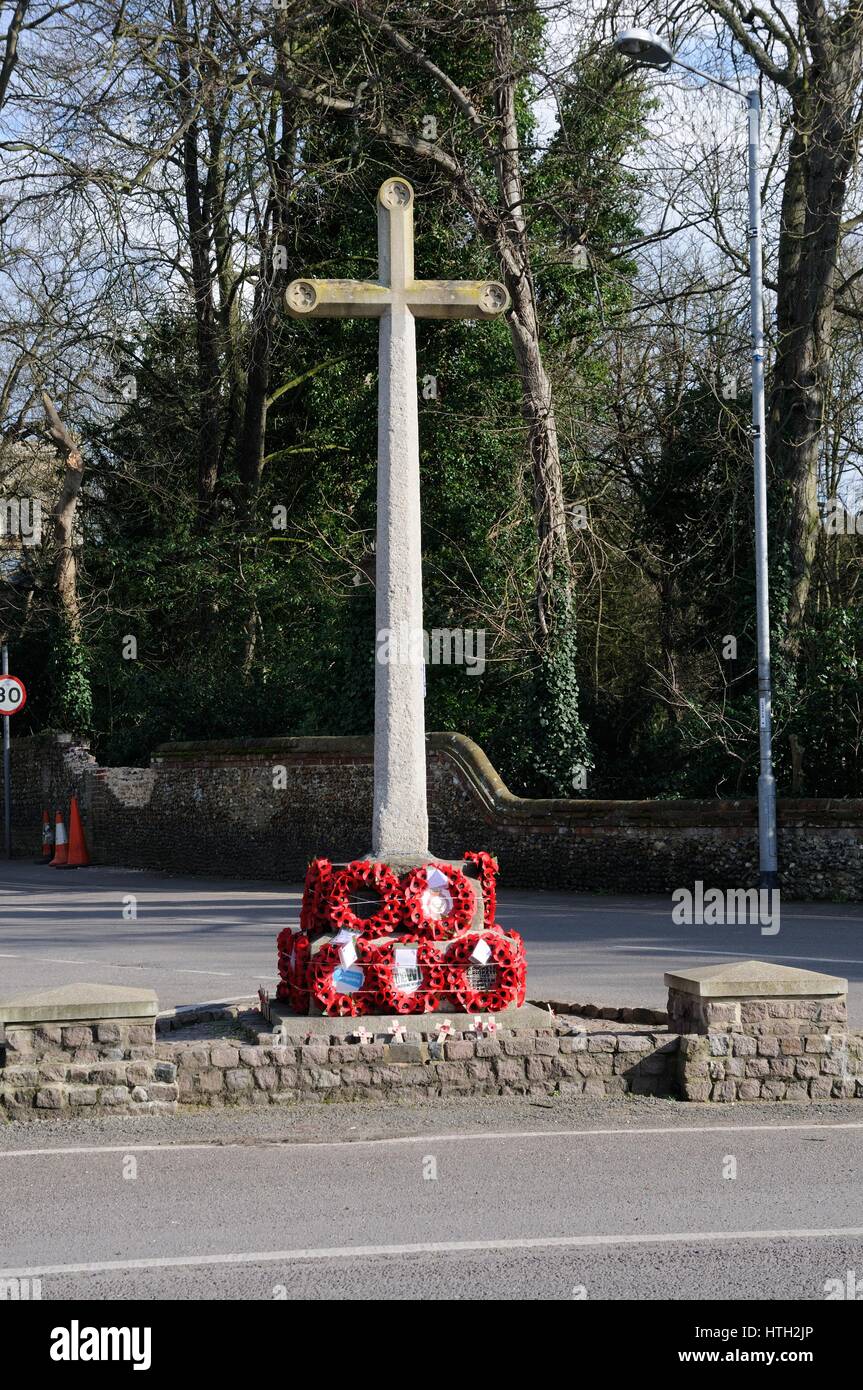 Kriegerdenkmal, Sawston, Cambridgeshire, erinnert sich die Verstorbenen im ersten Weltkrieg und dem Koreakrieg. Stockfoto