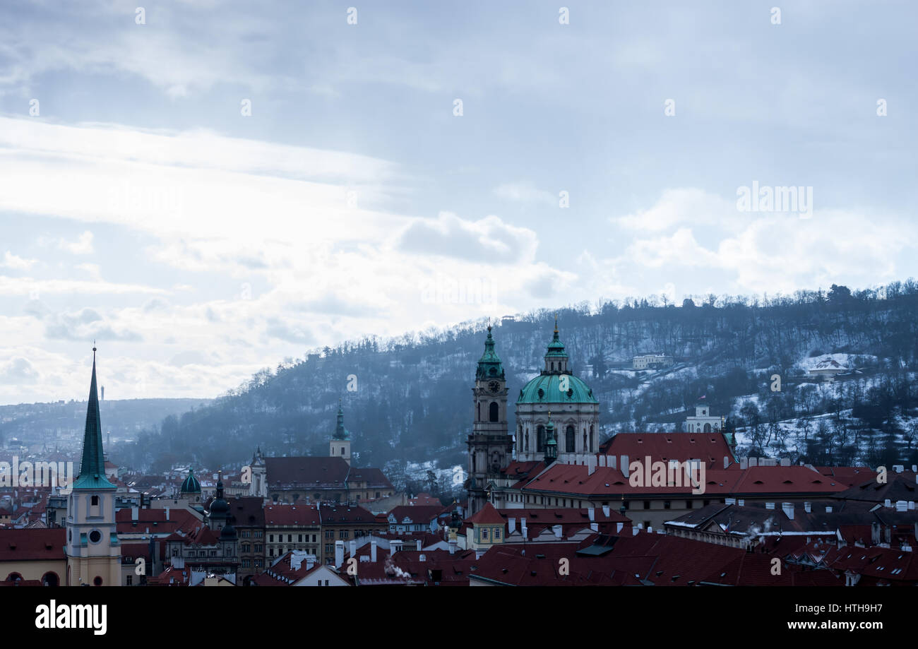 Panoramablick auf Prag rote Dächer Stockfoto