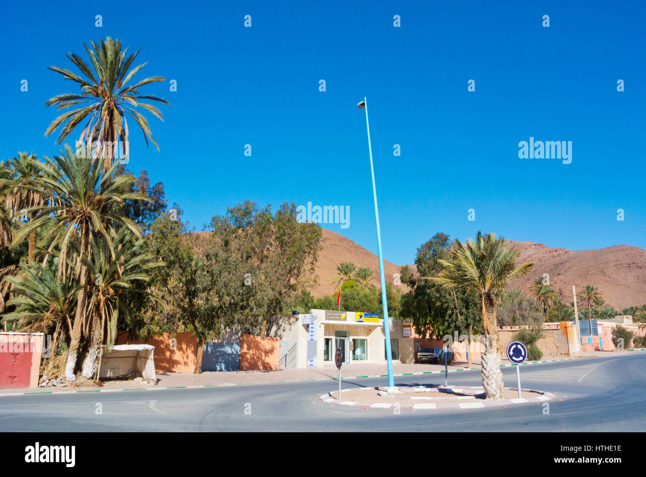 Route 102, vor Postamt, Taghjijt, Guelmim-Oued Region, Marokko  Stockfotografie - Alamy