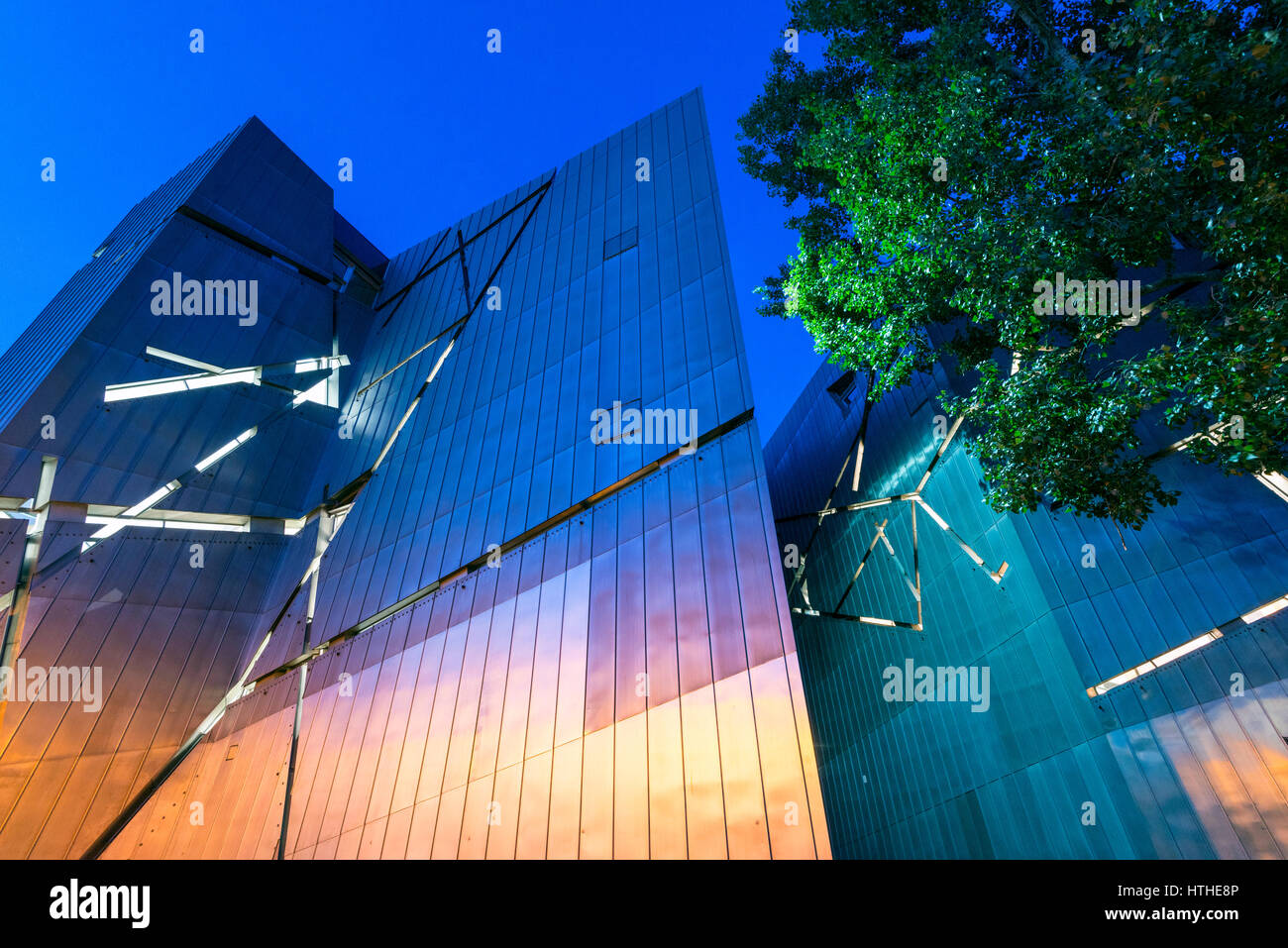 Nachtansicht des äußeren des jüdischen Museums in Berlin, Deutschland. Stockfoto