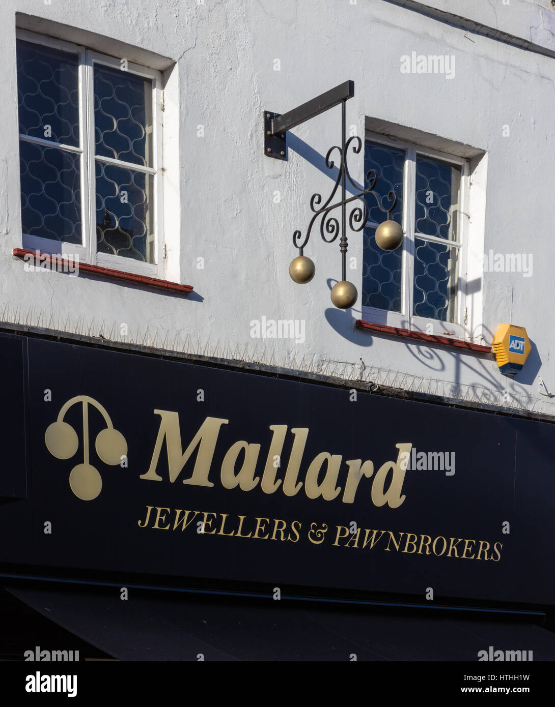 Die Stockente traditionelle Juweliere und Pfandleiher in Romford Stadtmitte, mit drei goldenen Ball Zeichen, London, UK Stockfoto