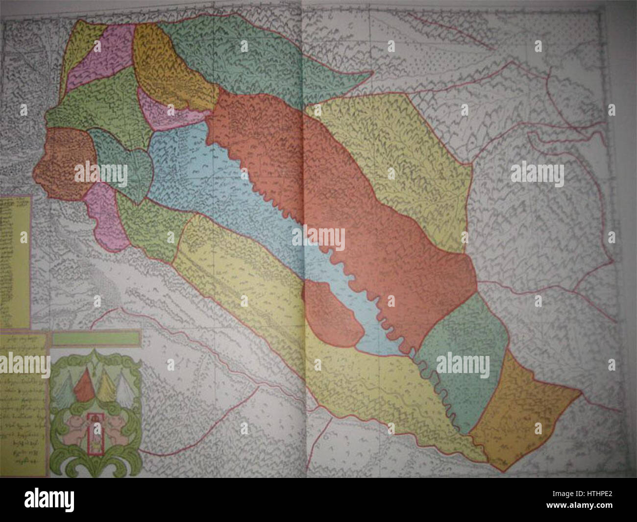 Prinz Vakhushti Bagrationis Karte von Georgien, die im 18. Jahrhundert erstellt wurde, ist ein wichtiges historisches Dokument, das Einblicke in die geographische und politische Gestaltung Georgiens zu dieser Zeit bietet und die Struktur und Grenzen des Königreichs widerspiegelt. Stockfoto