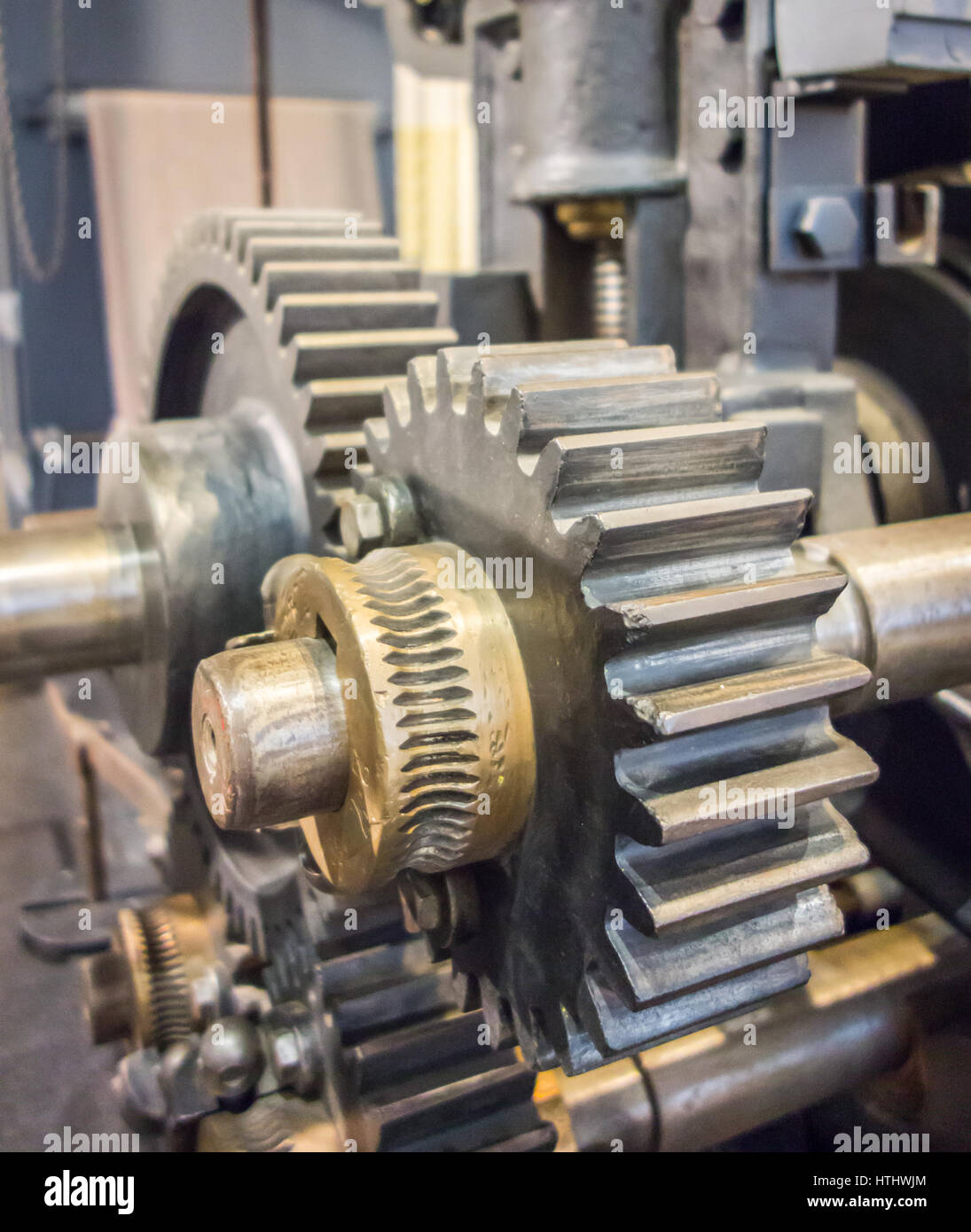 Große Zahnräder bestehend aus einem Teil von einem alten Stück von schweren Maschinen. Stockfoto